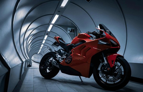 Quels sont les bienfaits de l'utilisation de carburant premium sur les performances d'une Ducati Panigale ?