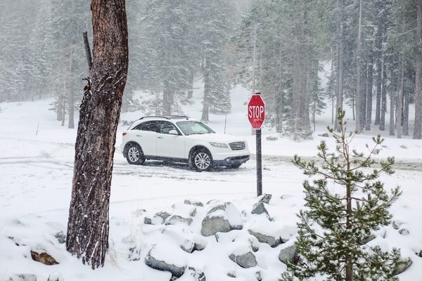 En quoi les systèmes de dégivrage automatique contribuent-ils à une meilleure visibilité hivernale?