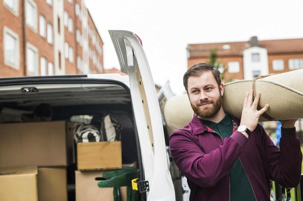 La location d'utilitaire à Bordeaux : découvrez comment ce service facilite vos projets